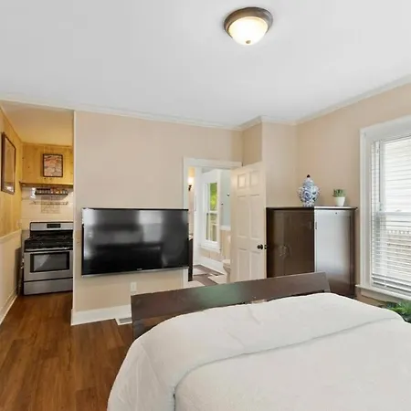 Beautiful Studio Apartment In Historic House